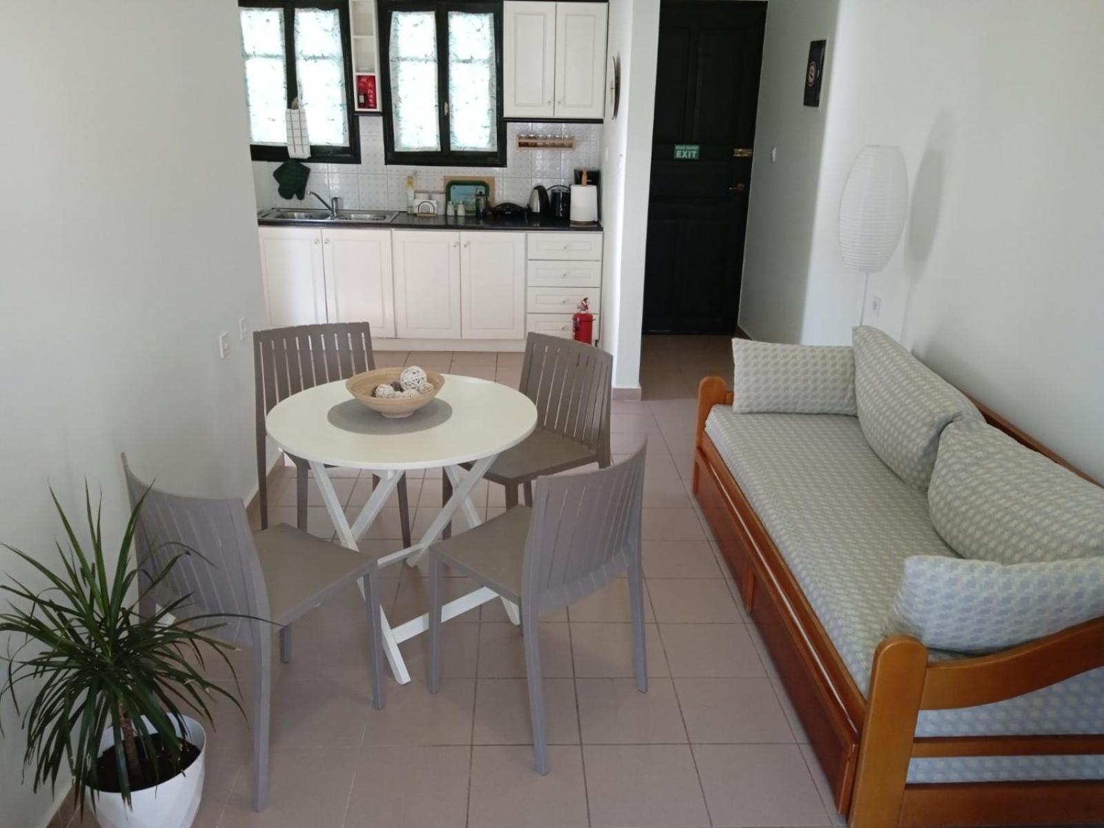 Phoeve Apt-Lovely 1-Br Rental Near The Beach Kalathas Dış mekan fotoğraf